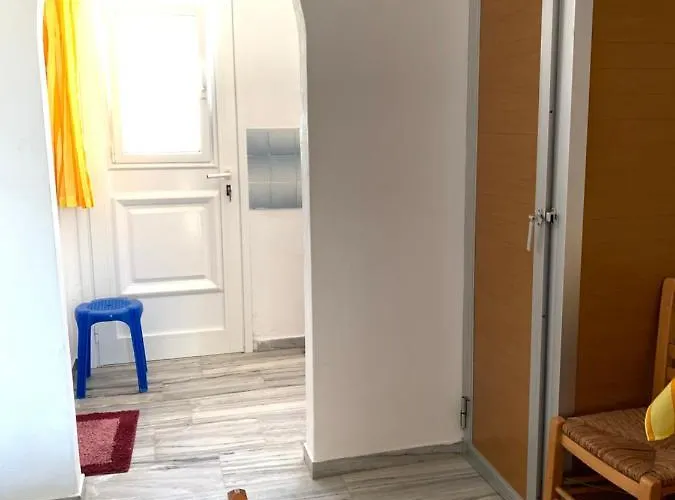 Prombona Petrino Spiti * ピソ ・リバディ