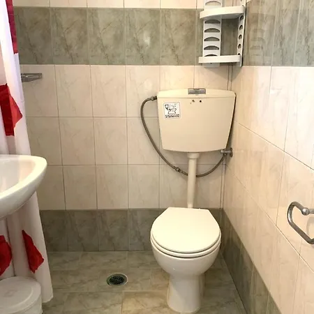 Prombona Petrino Spiti * ピソ ・リバディ